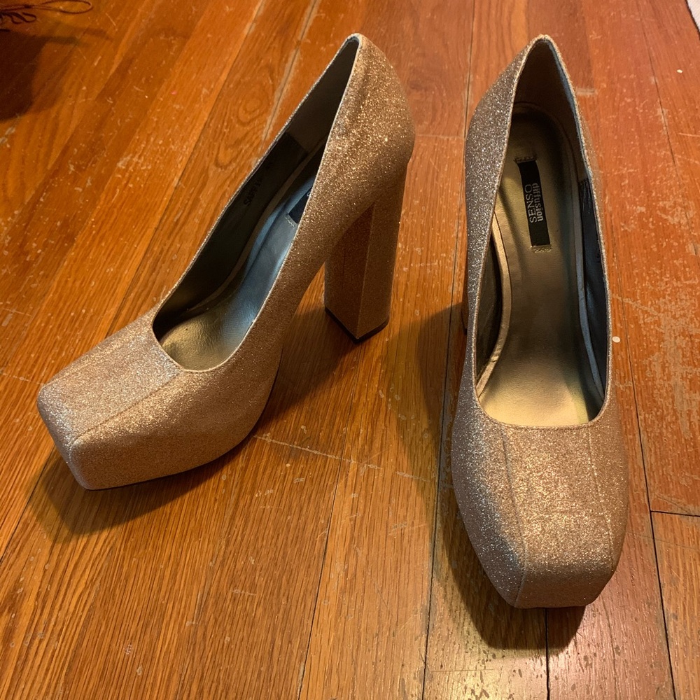 NWT LF Gold Glitter Heels